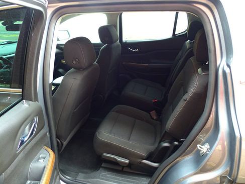 Used 2021 GMC Acadia SLE w/ Driver Convenience Package FWD image 34