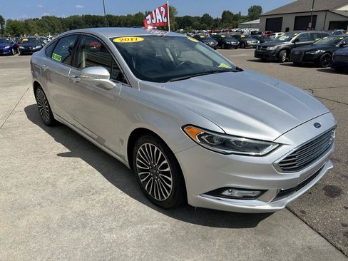 Used 2017 Ford Fusion SE w/ Fusion SE Technology Package AWD/4WD image 3