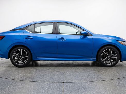 Used 2025 Nissan Sentra SV FWD image 11