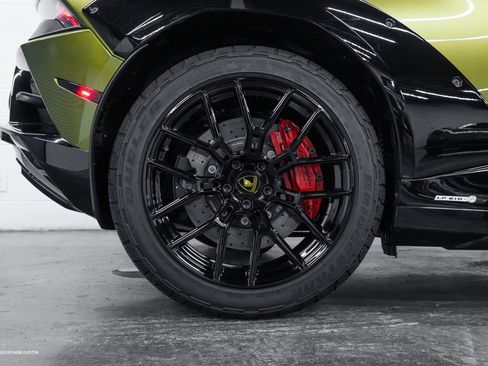 Used 2024 Lamborghini Huracan Sterrato image 14