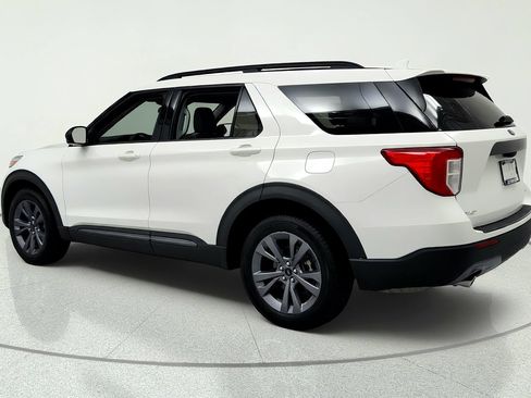 Used 2022 Ford Explorer XLT w/ Equipment Group 202A AWD/4WD image 3