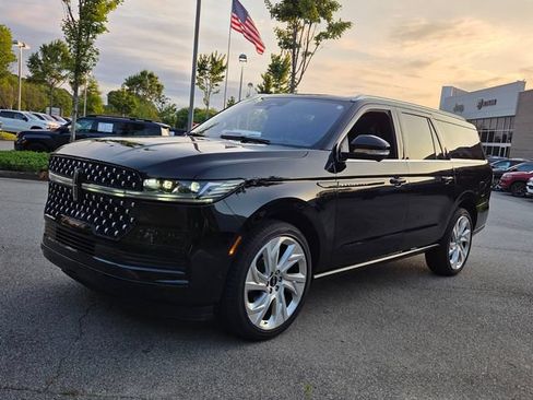 Used 2025 Lincoln Navigator L Black Label AWD/4WD image 4