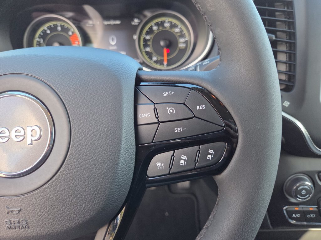 Used 2023 Jeep Cherokee Altitude Lux AWD/4WD image 34