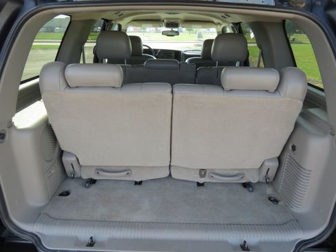 Used 2004 Chevrolet Tahoe LT w/ LT Preferred Equipment Group RWD image 32