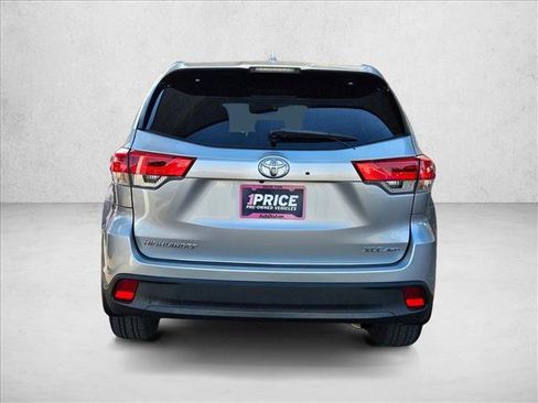 Used 2018 Toyota Highlander XLE AWD/4WD image 7