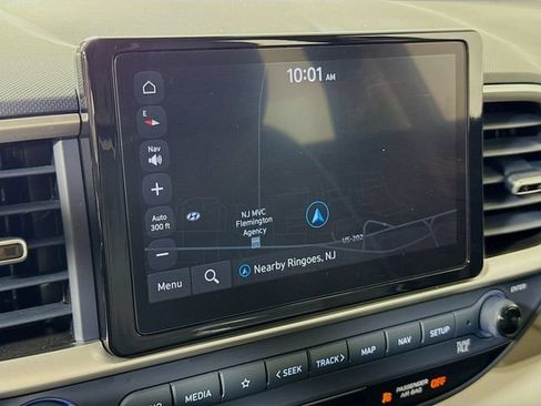 Certified 2024 Hyundai Venue Limited FWD image 15