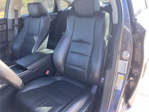 Used 2018 Honda Accord Touring image 11