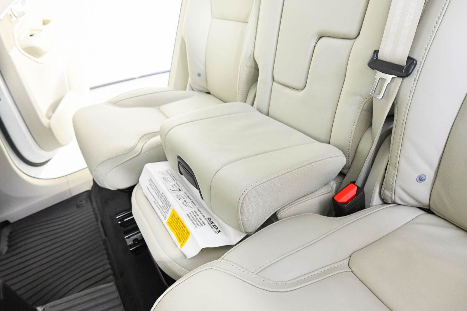 Certified 2025 Volvo XC90 T8 Ultra w/ Protection Package Premier AWD/4WD image 22
