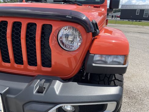 Used 2023 Jeep Gladiator Sport AWD/4WD image 10