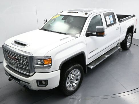 Used 2019 GMC Sierra 2500 Denali w/ Duramax Plus Package AWD/4WD image 38