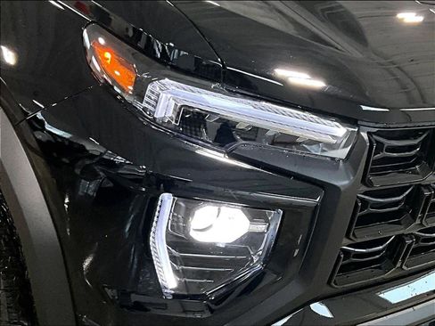 Used 2024 GMC Canyon Elevation w/ Convenience Package image 33