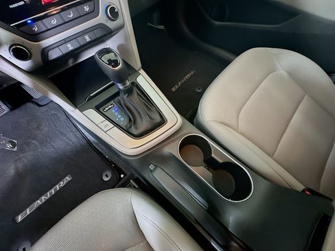 Used 2018 Hyundai Elantra SE w/ SE Connectivity Package 04 FWD image 21