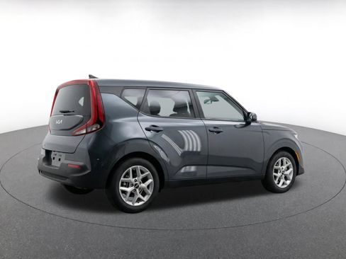 Used 2025 Kia Soul LX w/ LX Technology Package FWD image 9