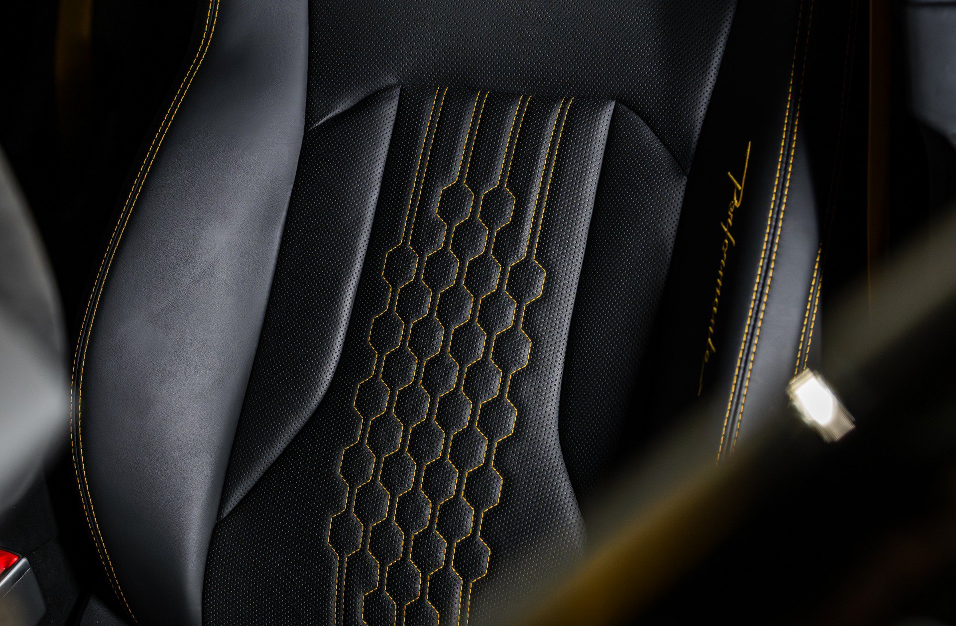 Used 2024 Lamborghini Urus Performante AWD/4WD image 19