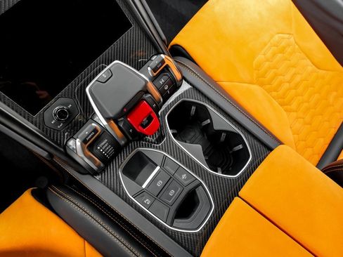 Used 2022 Lamborghini Urus image 22