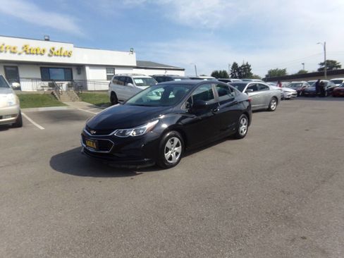Used 2017 Chevrolet Cruze LS image 2