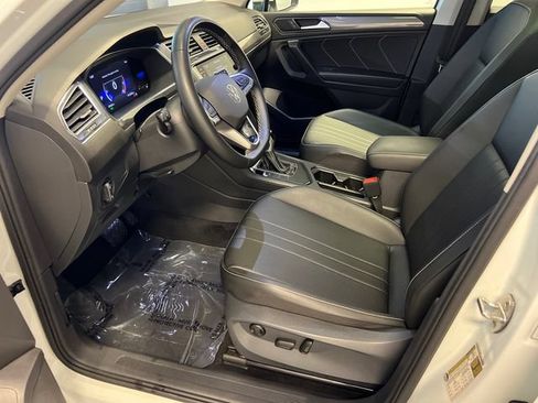Certified 2023 Volkswagen Tiguan SE w/ Panoramic Sunroof Package FWD image 6
