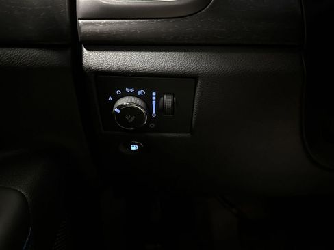 Used 2018 Jeep Grand Cherokee Laredo image 19