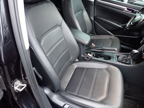 Used 2018 Volkswagen Passat 2.0T R-Line w/ R-Line Lighting Package image 21