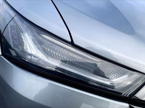 Used 2024 Chevrolet Traverse Premier w/ Redline Edition image 24