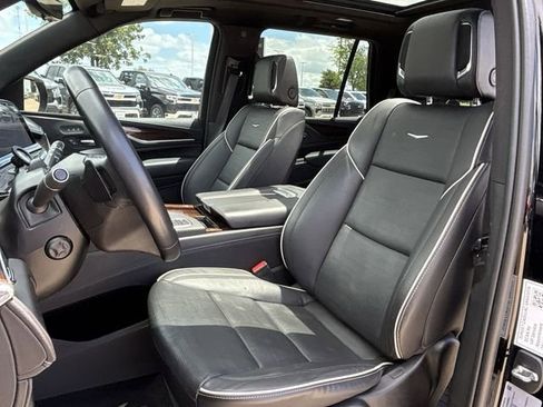 Used 2023 Cadillac Escalade Premium Luxury w/ LPO, Illumination Package AWD/4WD image 25