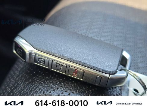 Certified 2024 Kia Carnival SX Prestige FWD image 33
