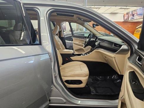 Used 2021 Jeep Grand Cherokee L Limited RWD image 10