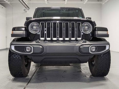 Used 2018 Jeep Wrangler Unlimited Sahara AWD/4WD image 2