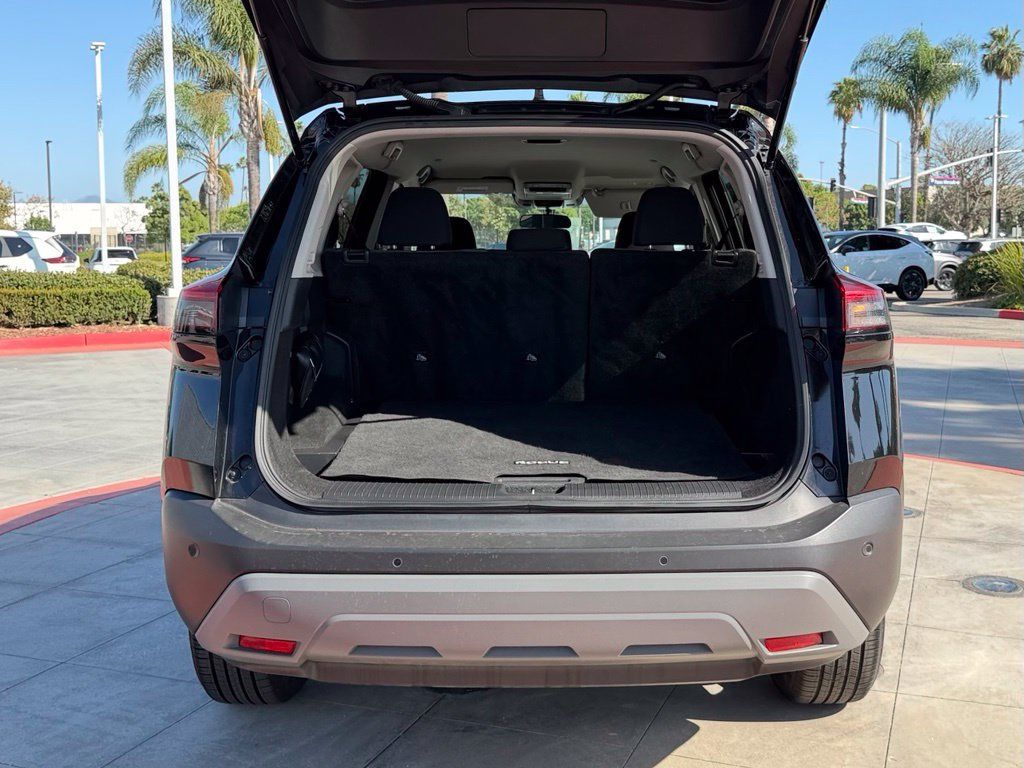 Certified 2023 Nissan Rogue SV FWD image 8
