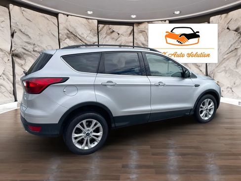 Used 2019 Ford Escape SEL FWD image 2