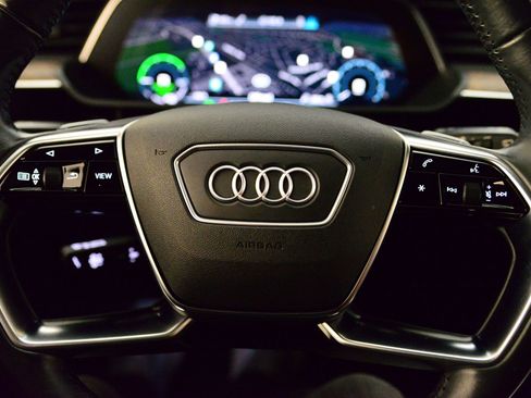 Used 2019 Audi e-tron Premium Plus image 13