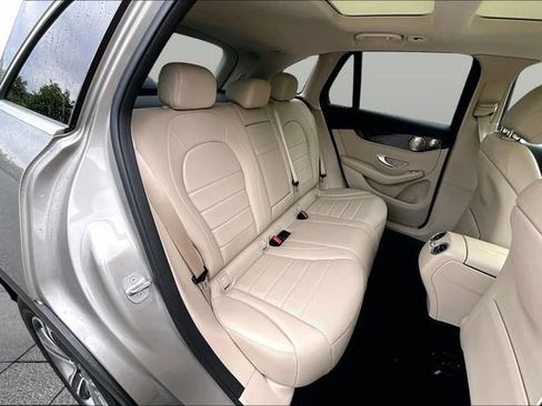 Used 2021 Mercedes-Benz GLC 300 4MATIC image 29