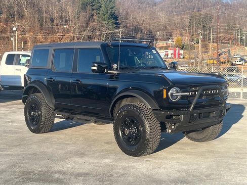 Certified 2023 Ford Bronco Outer Banks w/ Sasquatch Package image 1