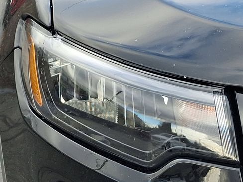 Used 2024 Jeep Compass Limited image 9