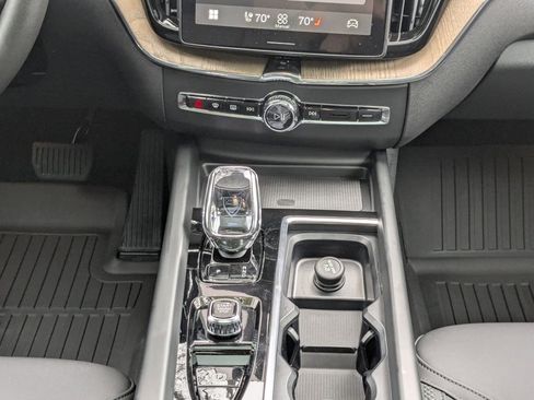 New 2026 Volvo XC60 B5 Core AWD/4WD image 18
