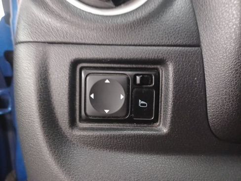 Used 2014 Nissan Versa SV FWD image 18
