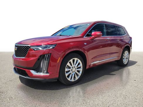 Used 2020 Cadillac XT6 Premium Luxury AWD/4WD image 2