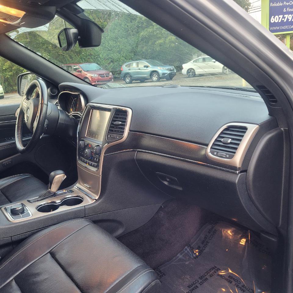 Used 2017 Jeep Grand Cherokee Limited w/ Luxury Group II AWD/4WD image 25