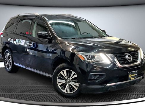 Used 2020 Nissan Pathfinder S image 1