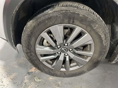 Certified 2025 Nissan Pathfinder SV image 5