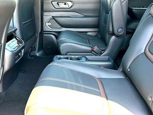 New 2026 Nissan Armada SL w/ Captain's Chari Seat Package AWD/4WD image 15