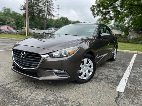 Used 2017 MAZDA MAZDA3 Sport FWD image 2