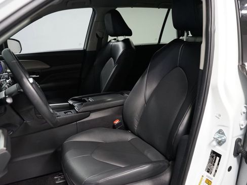 Certified 2024 Toyota Grand Highlander XLE image 26