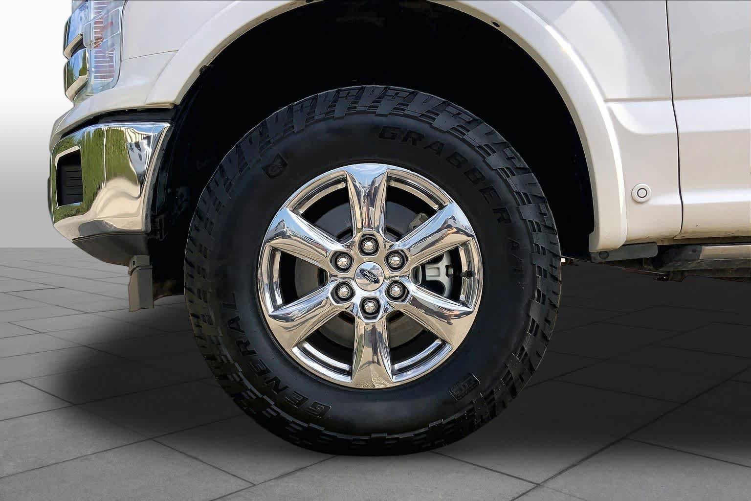 Used 2019 Ford F150 Lariat w/ Equipment Group 502A Luxury AWD/4WD image 11