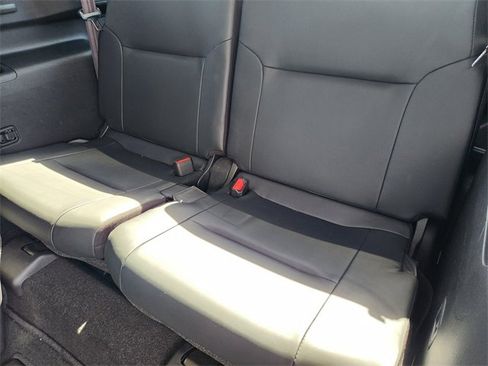 Used 2024 Mitsubishi Outlander SE image 32