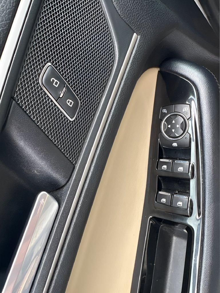 Used 2018 Ford Edge SEL w/ Equipment Group 201A FWD image 13