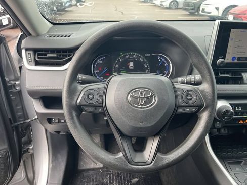 Used 2025 Toyota RAV4 XLE AWD/4WD image 15