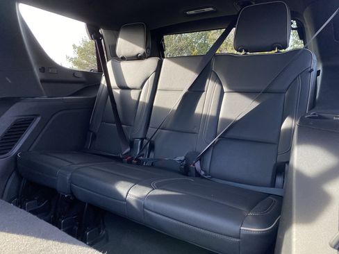 Used 2023 GMC Yukon SLT image 57