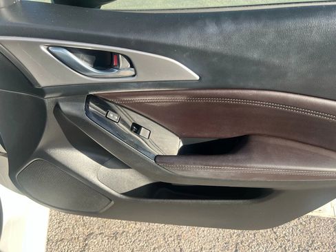 Used 2018 MAZDA MAZDA3 Touring image 28