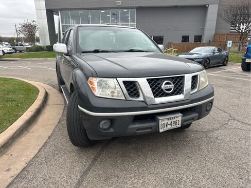 Used 2012 Nissan Frontier SV w/ SV Premium Utility Pkg image 2